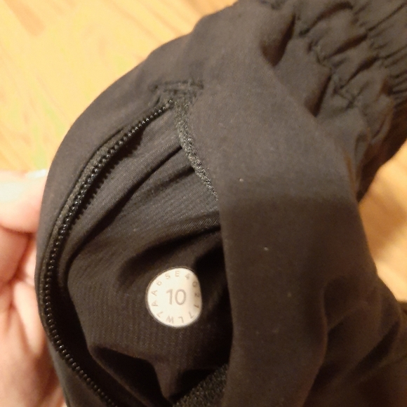 Black Lululemon running shorts - Picture 3 of 3